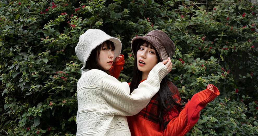 两个开放的女孩 两个开放的女孩